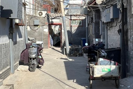 育芳胡同 - 位于北京市东城区东部