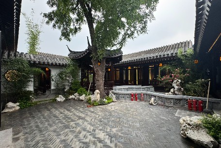 2025年北京置业终极PK：买楼房还是抢二环内院子？